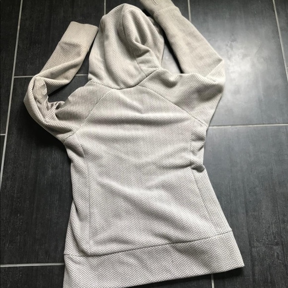 Soft Bench sweater Size M - Picture 2 of 3